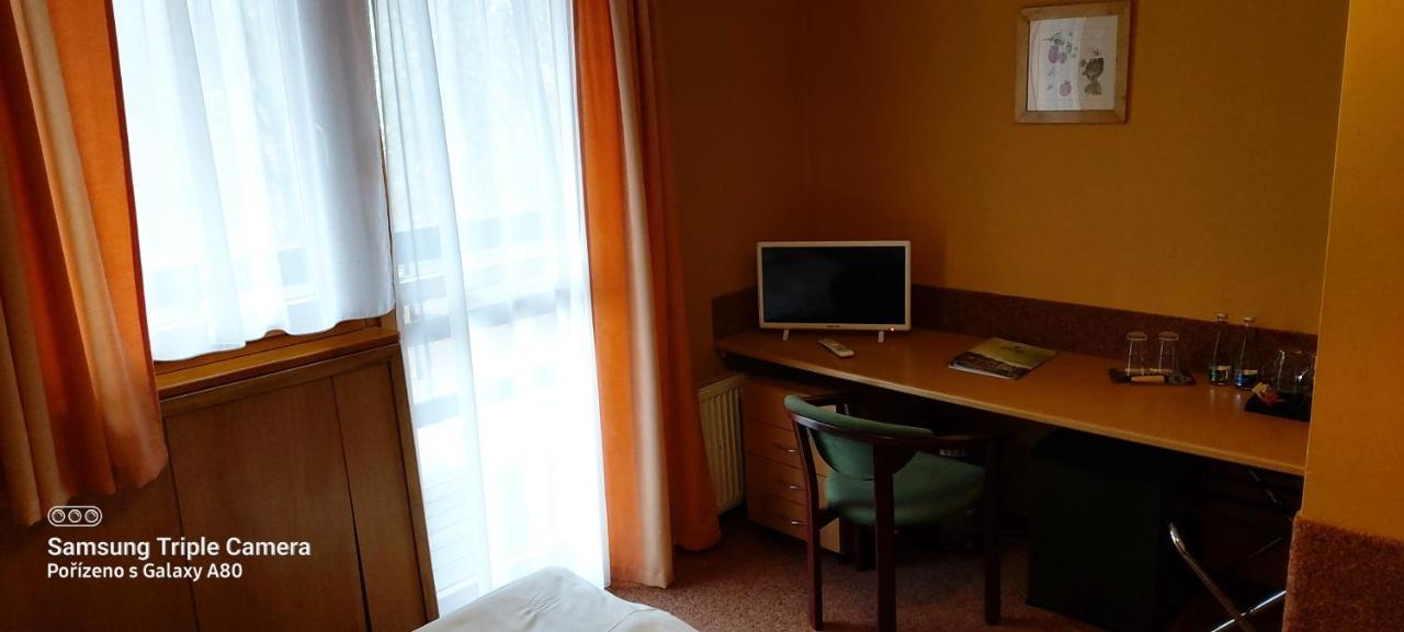 Loucky Hotel