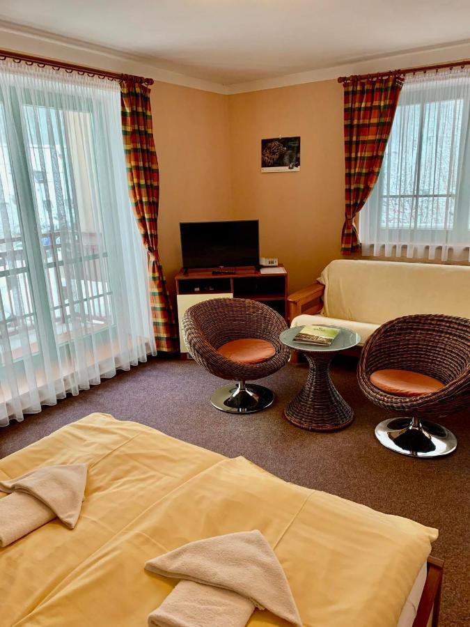 Loucky Hotel